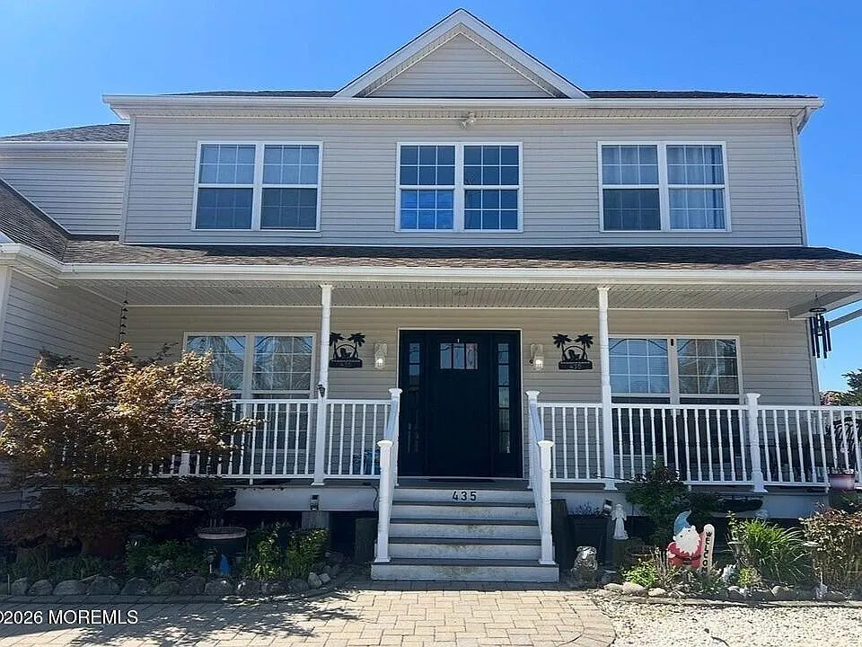 435 Laurel Blvd