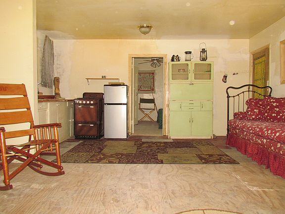 3rd image of 40227 Esterly Ln
