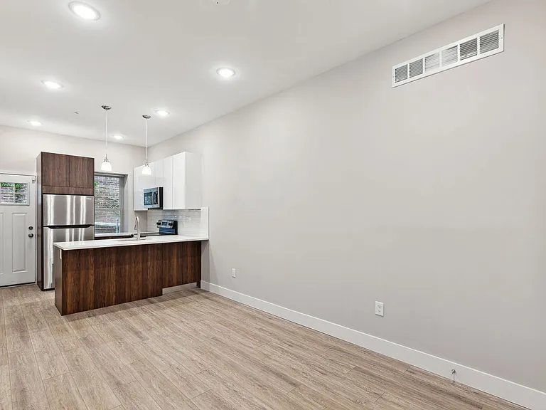 1333 E Snyder Ave #1 — Photo 2