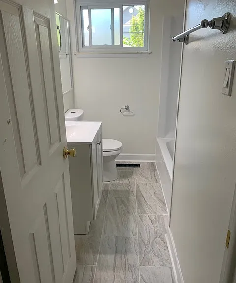 1377 Chapin Ave — Photo 6