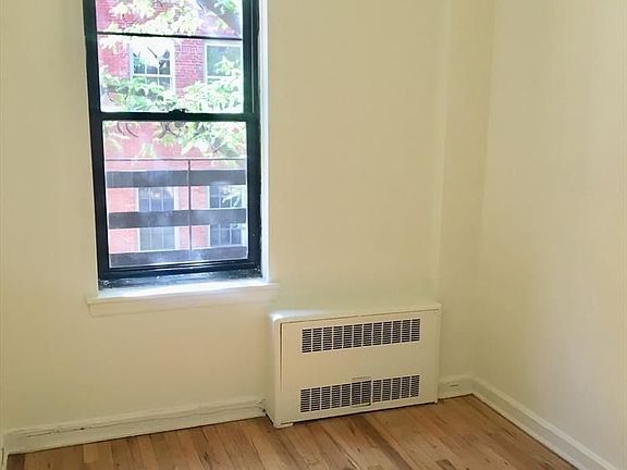 5th image of 832 Greenwich St #3F