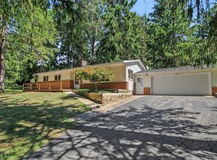 3416 E Pineview Dr, Dexter, MI 48130