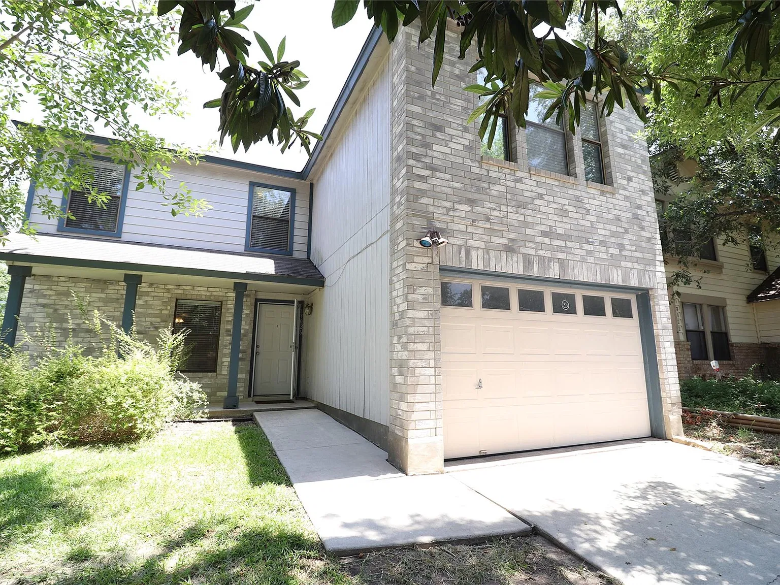 3 bed, 2.5 bath, 1916 sqft, $1,800 — Photo 2