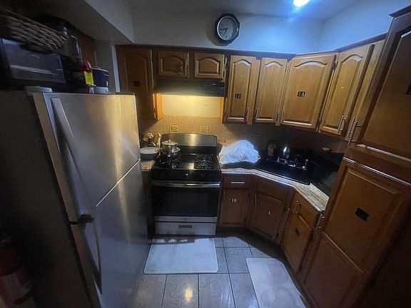 2nd image of 4051 Laconia Ave Floor 1