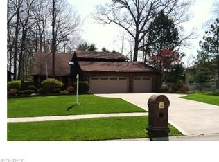 17002 Stag Thicket Ln, Strongsville, OH