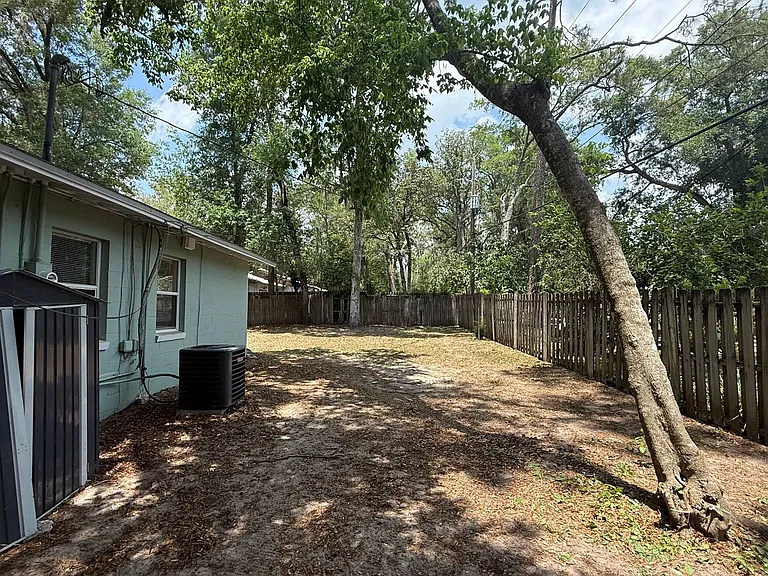 217 NW 36th Dr — Photo 5