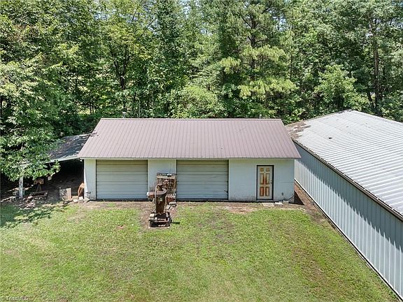 3rd image of 177 Kevin Dale Dr