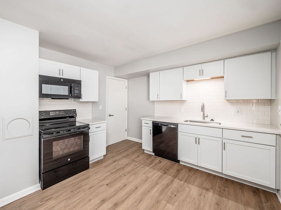 1st image of 554 Riverview Dr #C