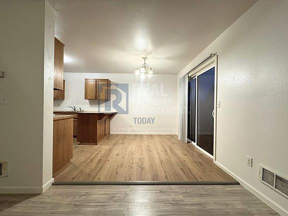 5th image of 425 175th St S
