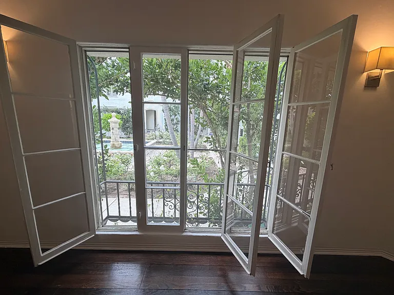 1049 S Orange Grove Ave #1 — Photo 5