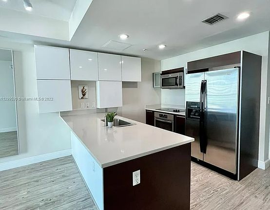 2nd image of 1900 N Bayshore Dr APT 3008