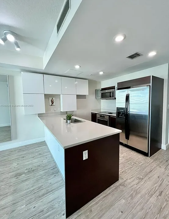 Building Photo - 1900 N Bayshore Dr #3008