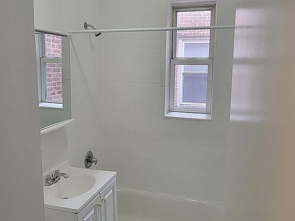 5th image of 49 Waverly St #47