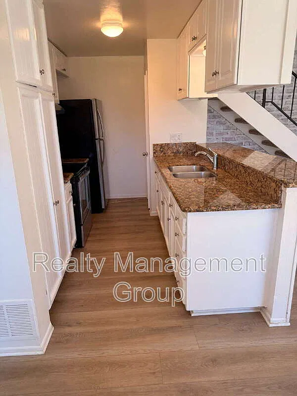 2 bed, 1.0 bath, 903 sqft, $2,275 — Photo 4