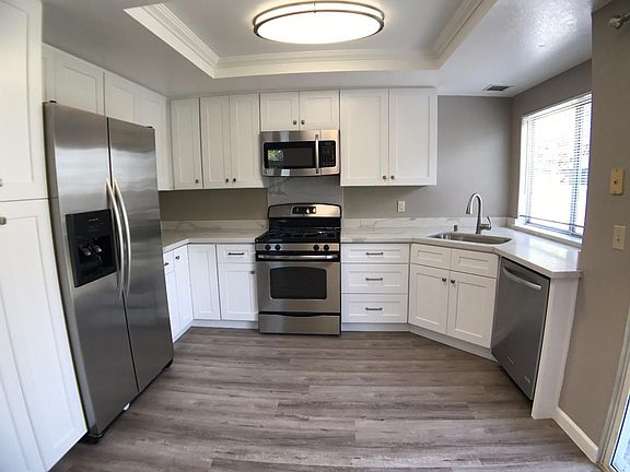 5th image of 759 Newport Cir
