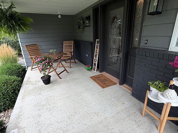 3rd image of 1010 Chalkstone Dr
