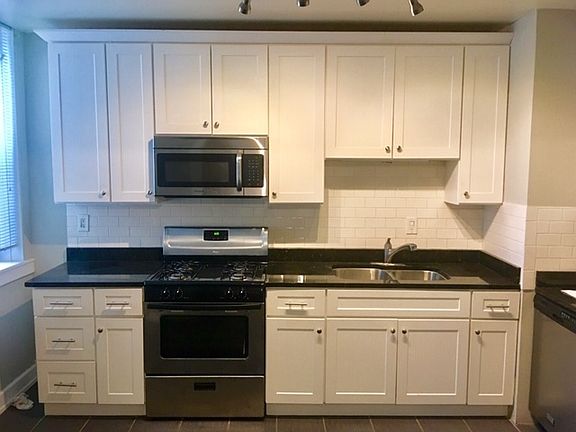 3rd image of 5620 N Winthrop Ave APT 1R