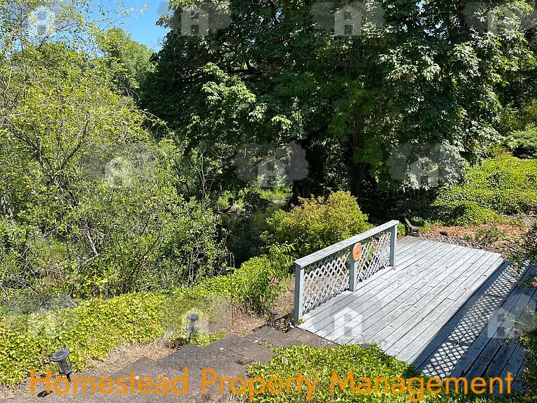 999 SW Hunter St — Photo 5