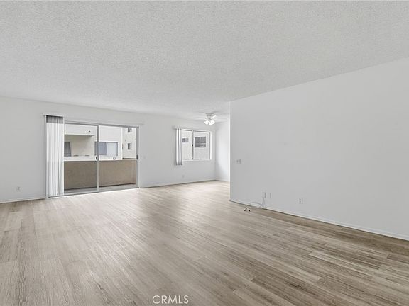 3rd image of 5400 Lindley Ave Unit 121