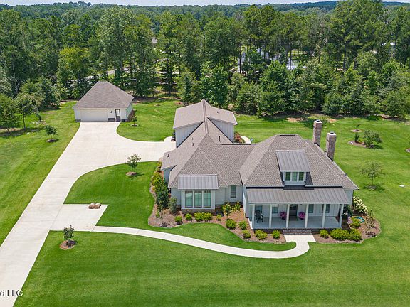 4th image of 170 Fallen Oaks Dr