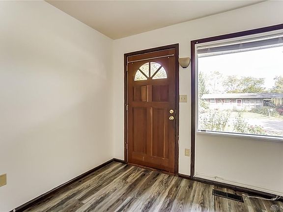 5th image of 223 Northwood Dr
