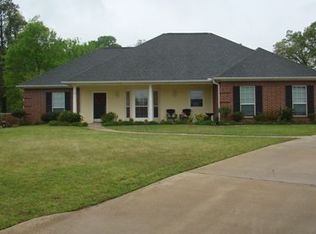 5812 Meadowland Dr, Texarkana, TX 75503