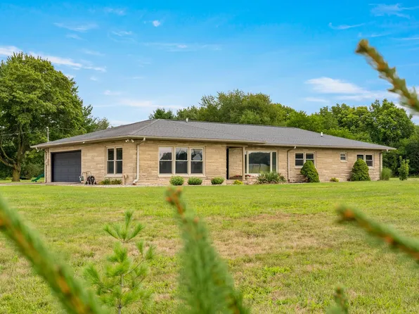 10966 S Bouse Dr, Silver Lake, IN 46982