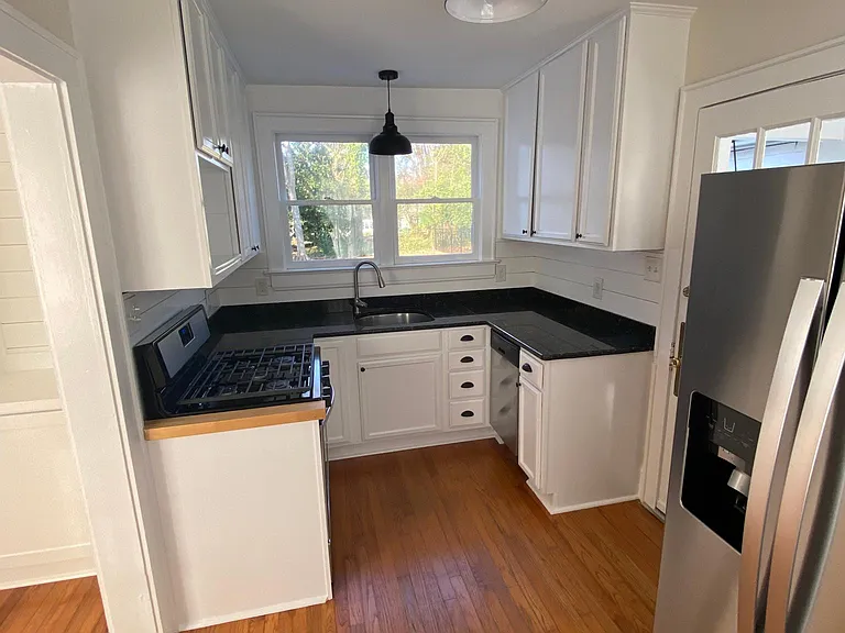 420 Bickett Blvd — Photo 11