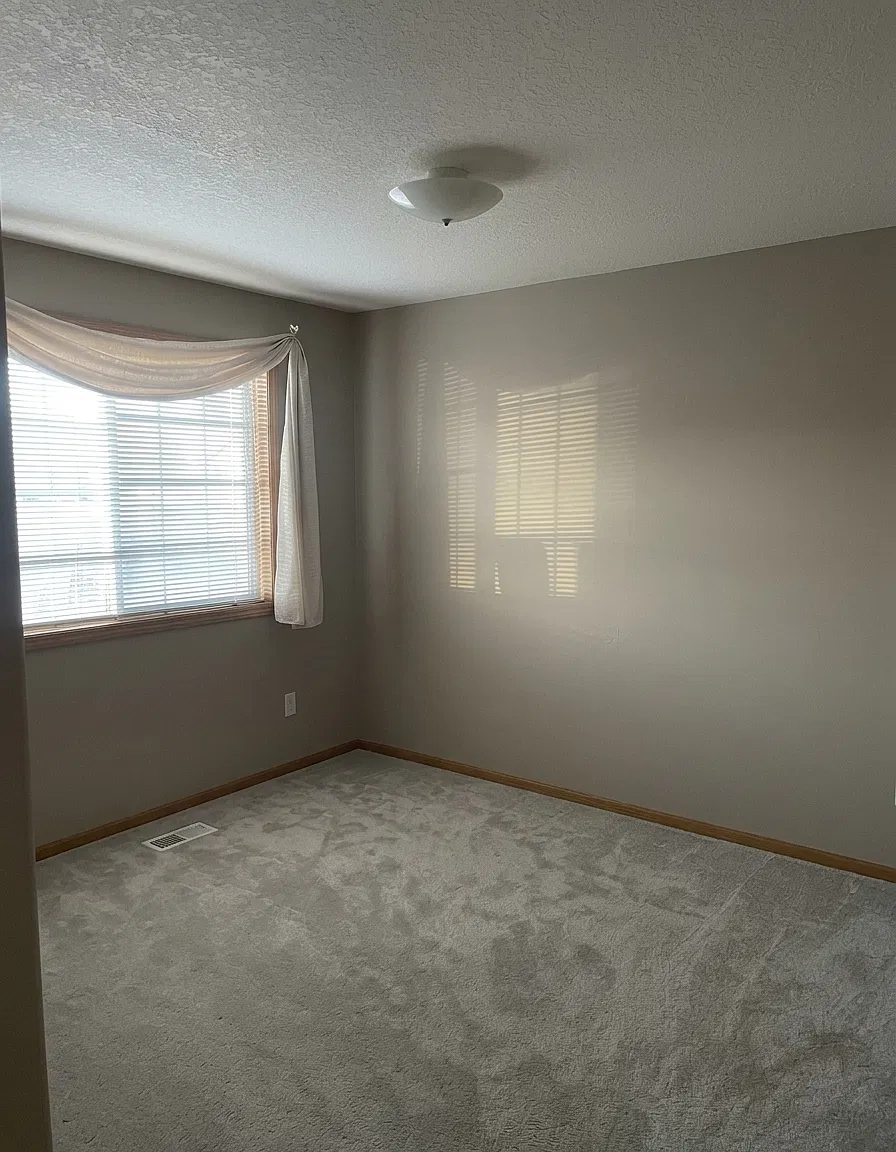 3 bed, 1400 sqft, $750 — Photo 2