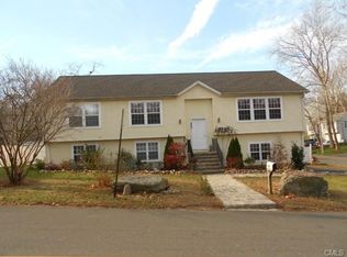 493 Pond St, Bridgeport, CT 06606