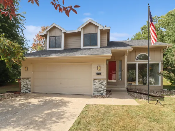 2729 Meadow Point Ct, West Des Moines, IA 50265