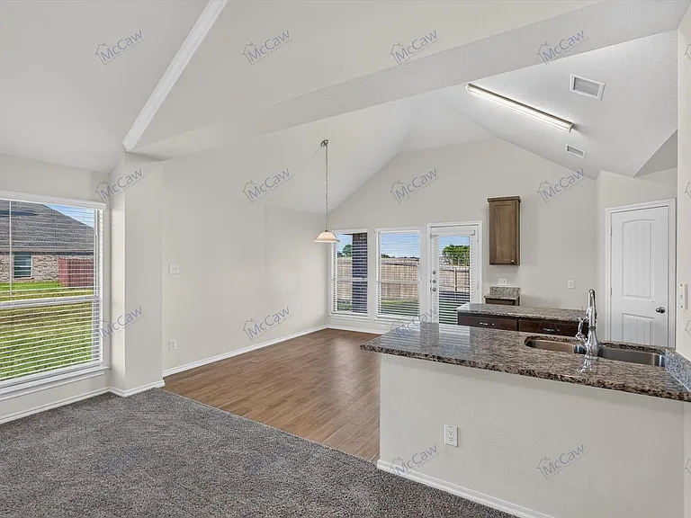 324 Greenhaven Dr — Photo 7