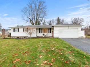 32 Kaywood Dr, Rochester, NY 14626