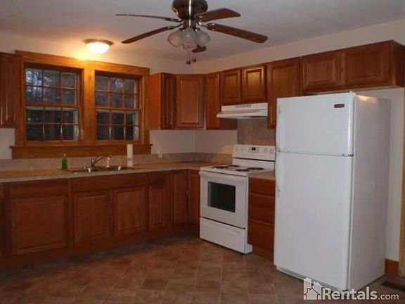 4th image of 82 Mountain Home St