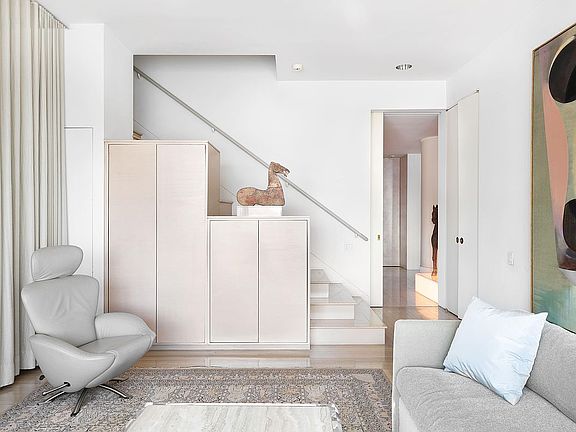 3rd image of 435 E 52nd St #67F