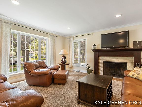 5th image of 303 W 31st St