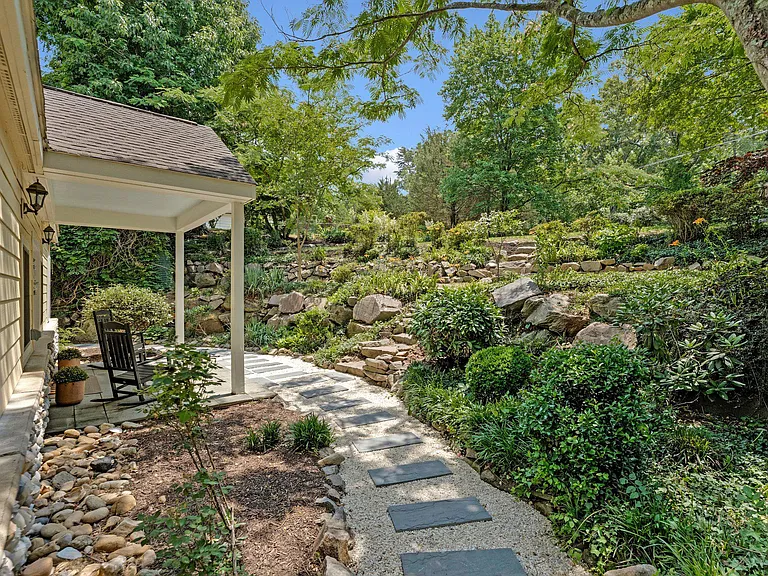 7712 Dolly Dr — Photo 6