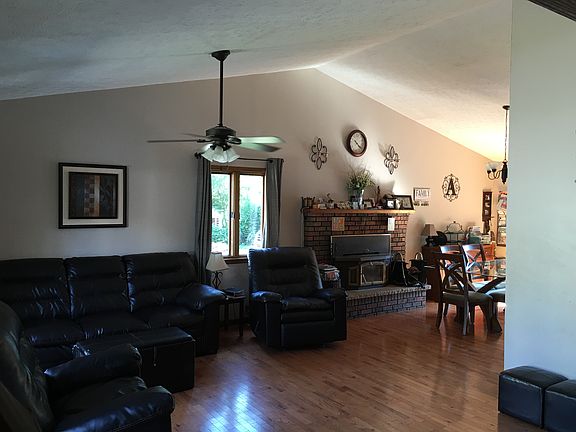 3rd image of 922 E Riverview Dr