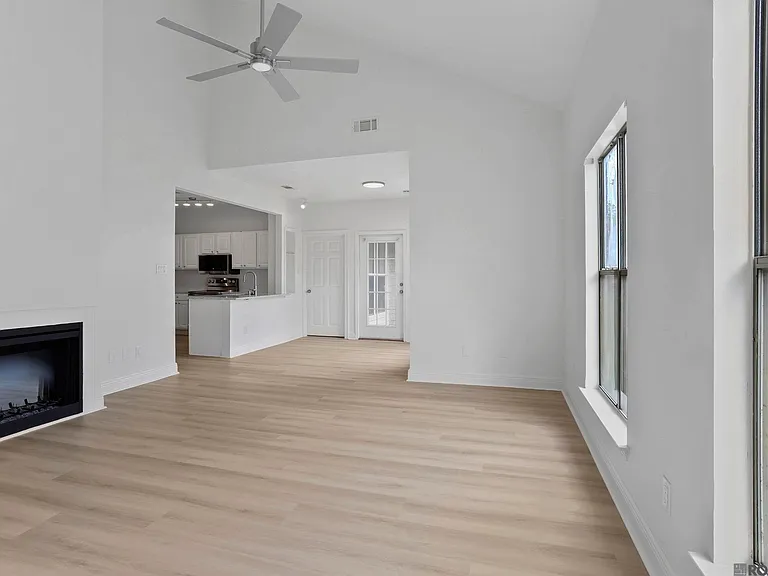 5165 Etta St #8-E — Photo 2