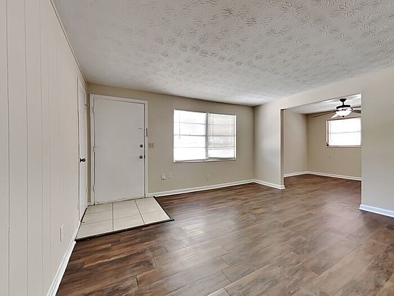 4th image of 450 Sigsbee Ct