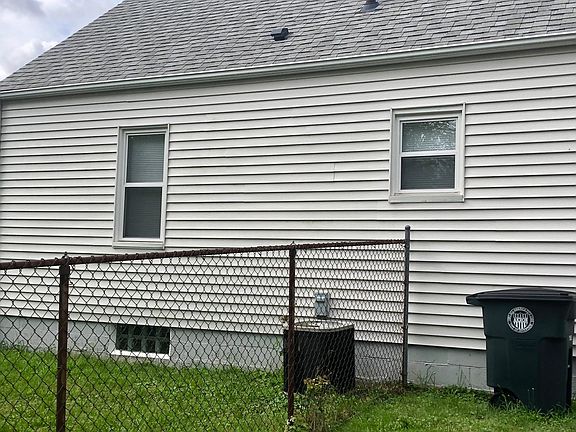 3rd image of 1164 Lindsay Ave