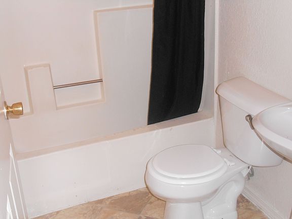 1st Floor Full Bathroom