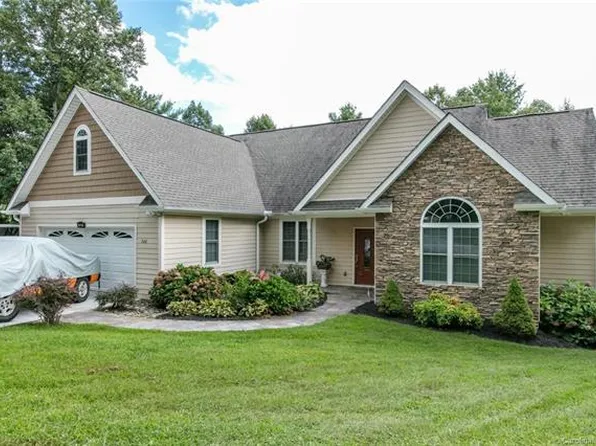 722 Chestnut Trl, Hendersonville, NC 28792