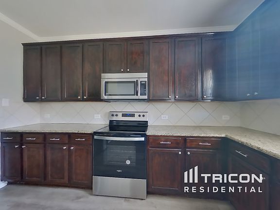 5th image of 421 Emerald Creek Dr