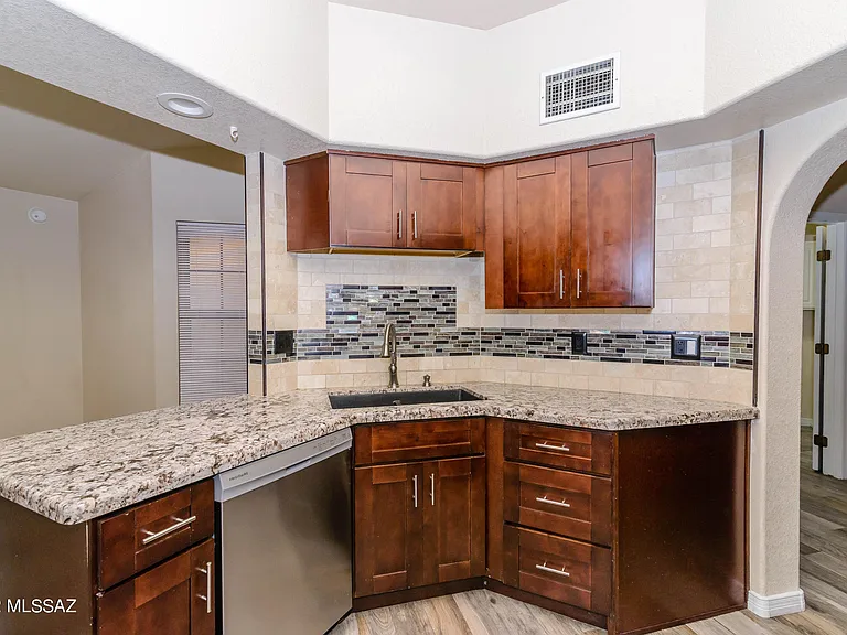 9940 E Covington St — Photo 13