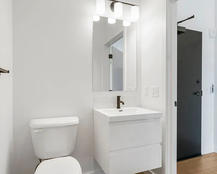 Welcome to Lakeview! - Live in Luxury & Style in the heart of Eastlake — Photo 36