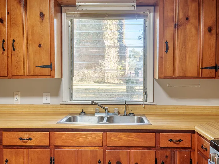 325 Bayless Ave — Photo 13