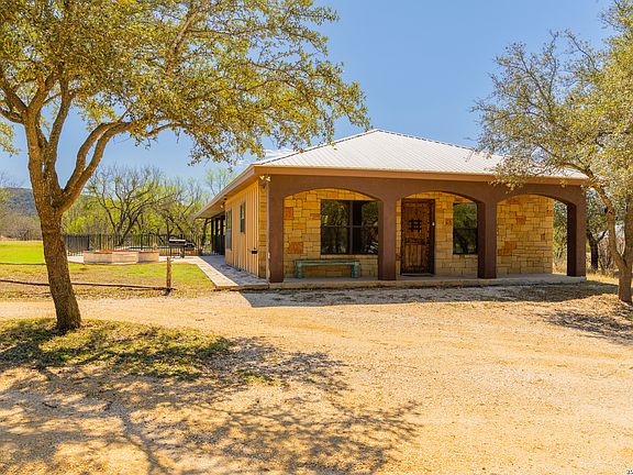 2nd image of 726 Tierra Linda