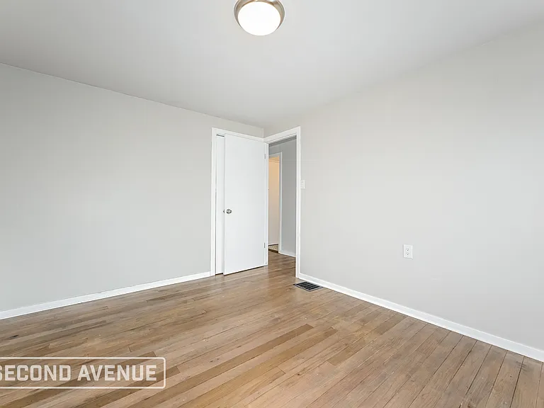 1886 Anderson Ave — Photo 11