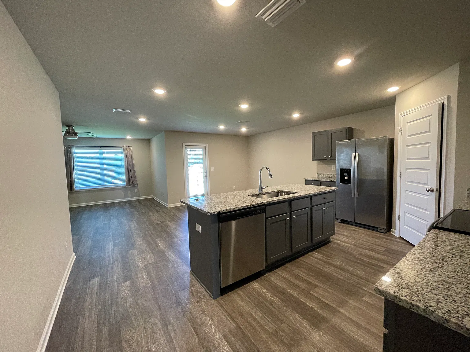 Available December 1st- 4 Bed /2 Bath Home In West Mobile! — Photo 2